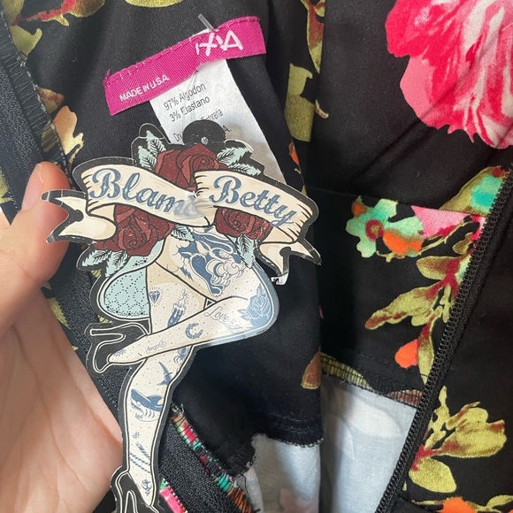 NWT - Ixia Blame Betty Inspired Floral Dress – Size S - Picture 3 of 7